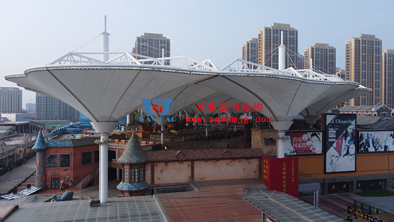 山東聊城萬達小鎮(zhèn)七彩祥云PTFE膜結(jié)構項目