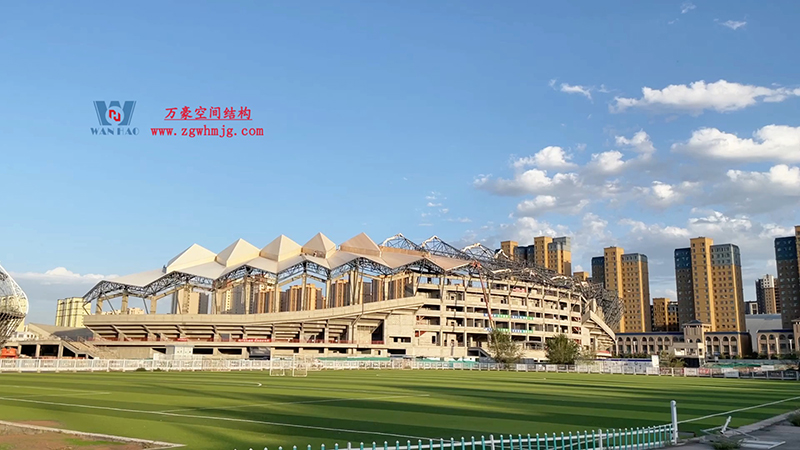 膜結(jié)構(gòu)建筑有著合理而簡約的結(jié)構(gòu)，而又具備各自非常實用的功能